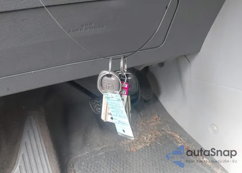 2013 Toyota Sienna Le V6 8 Passenger z USA, uszkodzony, nr VIN 5TDKK3DC4DS345768